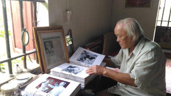 Mới đây, thầy đã cho in và đóng những bức ảnh Bác thành sách để lưu giữ tốt hơn.