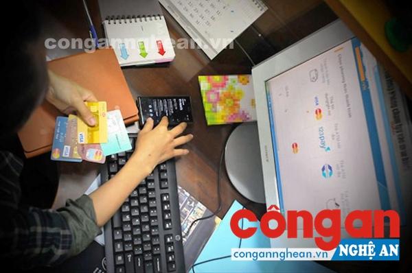 Người tiêu dùng cần chủ động bảo mật thông tin về tài khoản, thẻ tín dụng