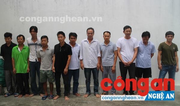 Các đối tượng tham gia đánh bạc bị bắt giữ