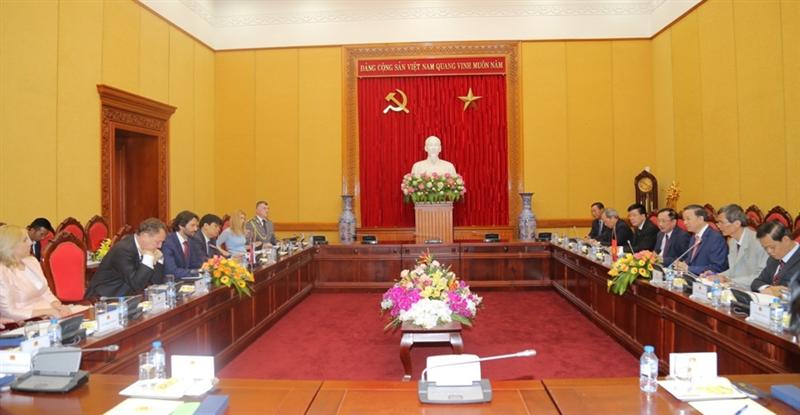 Toàn cảnh buổi hội đàm.