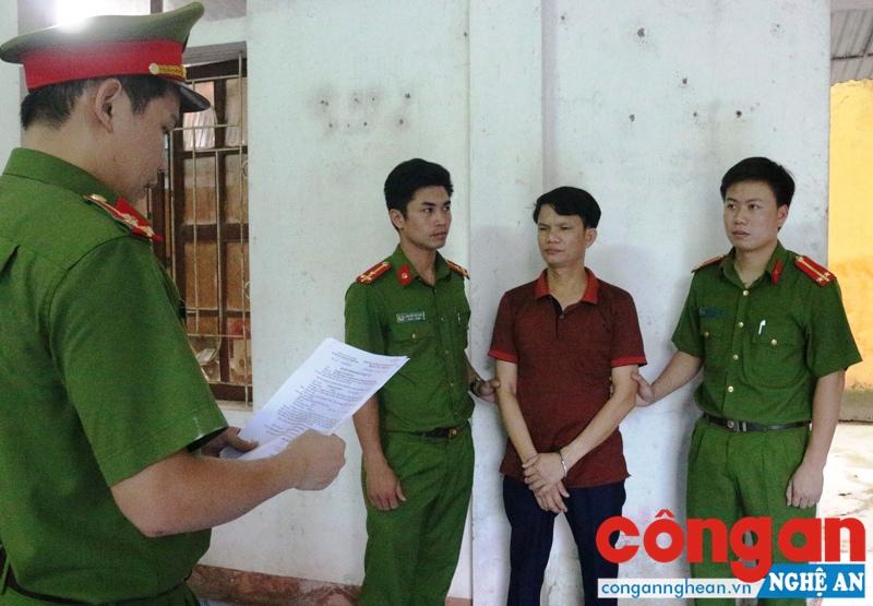 Công an Hà Tĩnh đọc quyết định bắt tạm giam đối với Đặng Tiến Đức