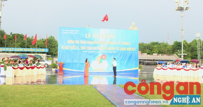 Đại biểu tham dự buổi lễ