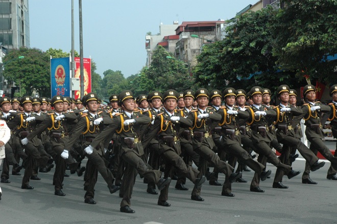 Xây dựng lực lượng CAND cách mạng, chính quy, tinh nhuệ, từng bước hiện đại là nhiệm vụ xuyên suốt.