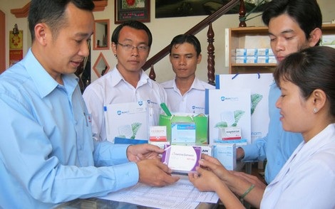 Các bậc phụ huynh cần cân nhắc thật kỹ trước khi mua thuốc bổ cho con em mình (ảnh minh họa).