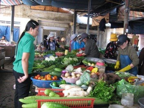 Nhiều người vẫn coi việc đi chợ là một thú vui mỗi khi tan giờ làm.