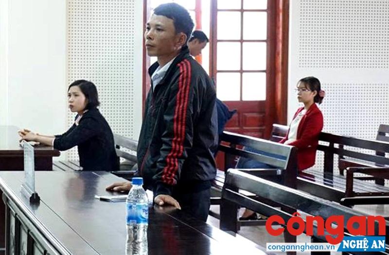 Cặp vợ chồng này lần thứ hai ra tòa giành quyền nuôi con