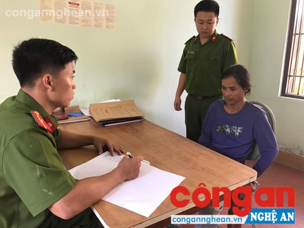 Cơ quan điều tra lấy lời khai đối tượng