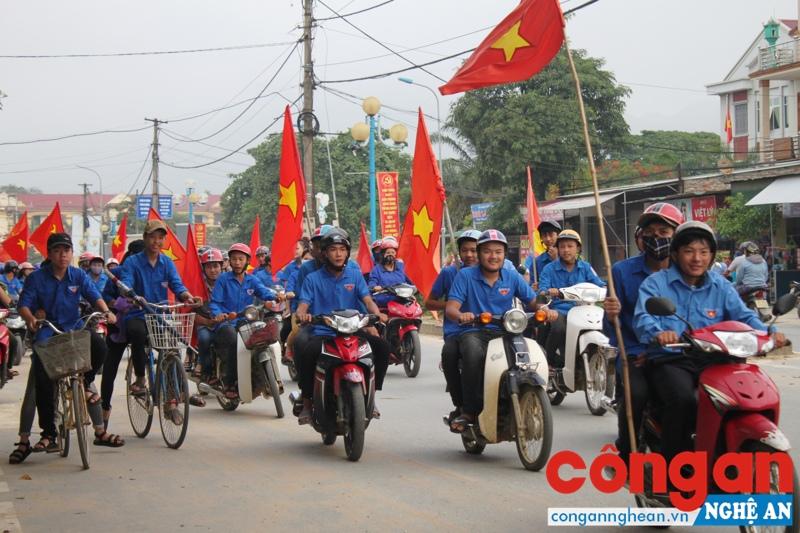 Các lực lượng diễu hành tuyên truyền về tác hại của ma túy