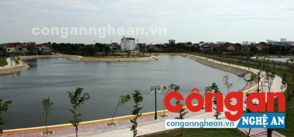 Hồ điều hòa Cửa Nam vừa hoàn thành, giống như một công viên sinh thái