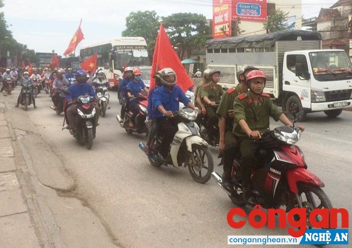 Các lực lượng diễu hành tuyên truyền về tác hại của ma túy