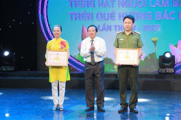 Trao giải nhì toàn đoàn cho Báo Công an Nghệ An và Báo Nghệ An