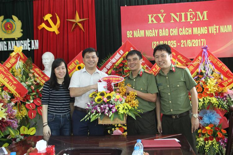 CTy Thủy điện Bản vẽ tặng hoa chúc mừng