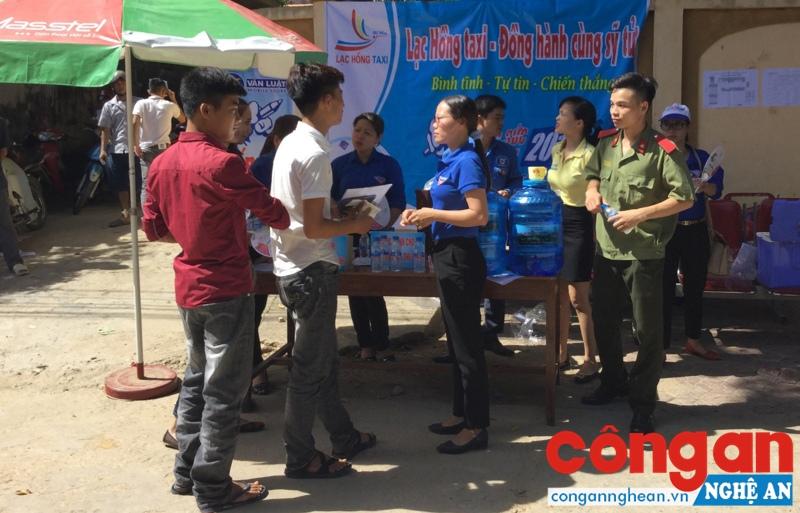 Sẵn sàng phục vụ, đồng hành cùng sỹ tử