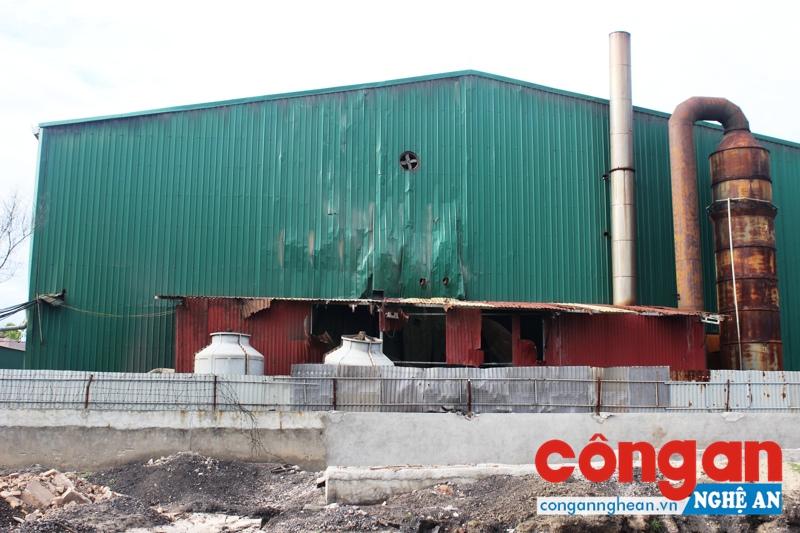 Hiện trường bên ngoài nơi xảy ra vụ nổ lò hơi