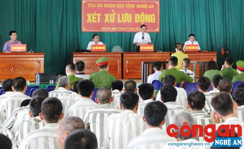 Toàn cảnh phiên tòa xét xử lưu động tại Trại giam số 3