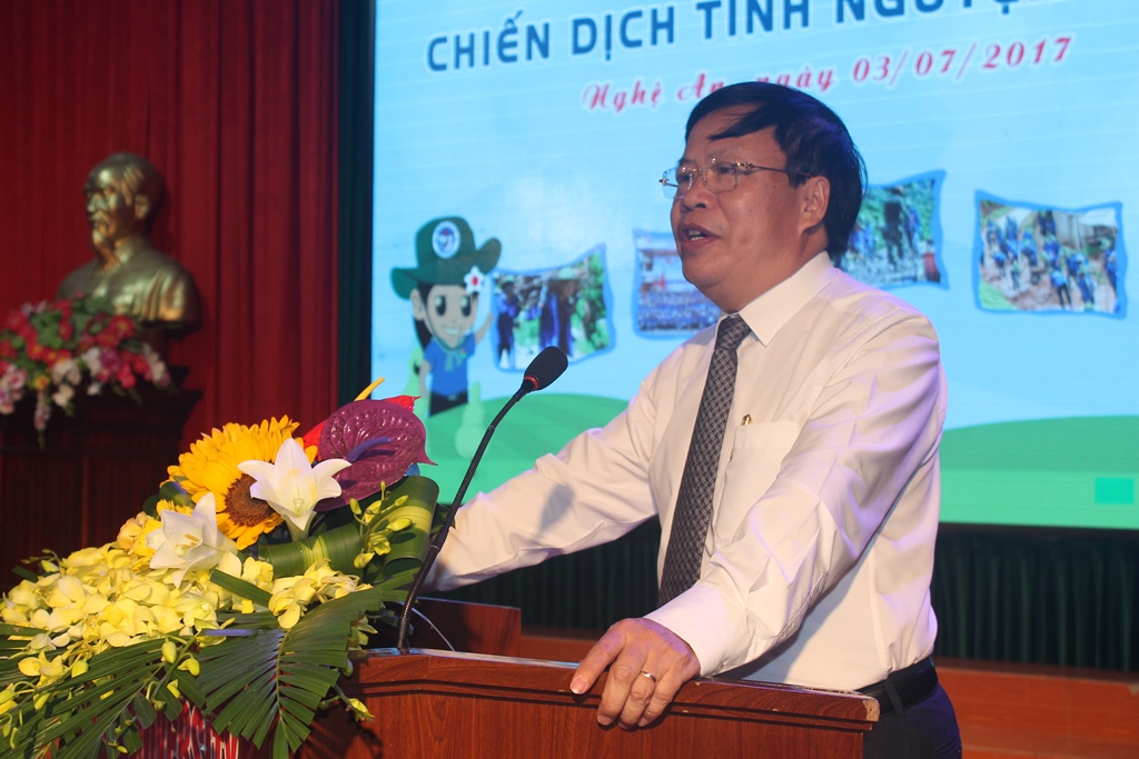 GS.TS Đinh Xuân Khoa yêu cầu các tình nguyện viên tuyệt đối đảm bảo an toàn trong quá trình tham gia tình nguyện