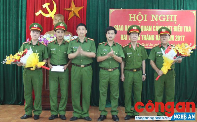  Lãnh đạo Công an tỉnh trao thưởng cho Phòng Cảnh sát ĐTTP về Ma túy về thành tích xuất sắc phá thành công Chuyên án 126C