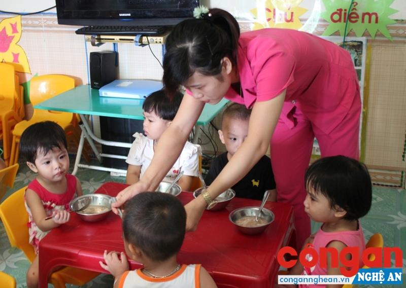  Trẻ em cần được chăm sóc đầy đủ để phát triển toàn diện