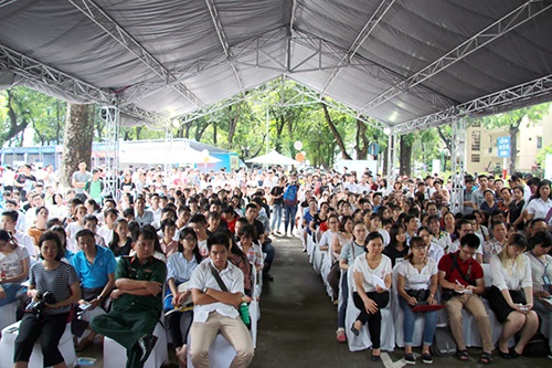 Ngày hội tư vấn thu hút rất đông thí sinh và phụ huynh tham gia