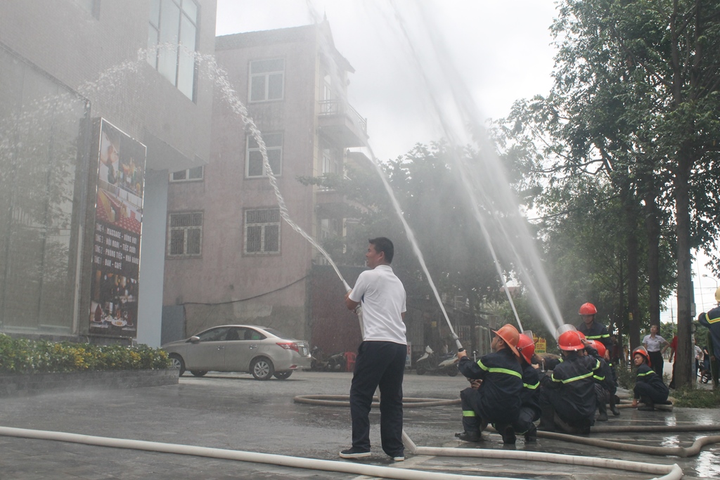 Tình huống giả định là đám cháy xảy ra của tầng 4 tòa nhà