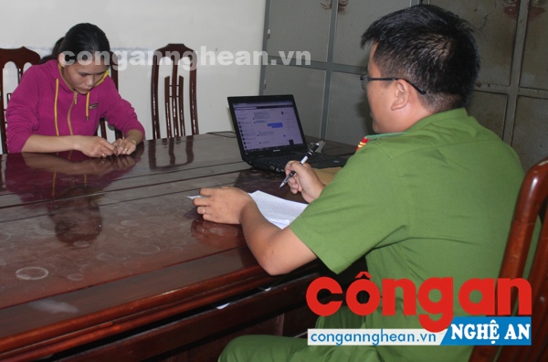 Đối tượng Nguyễn Thị Hà  tại cơ quan  Công an