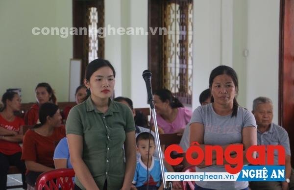 Chị Vi Thị Hằng (trái) và bà Lương Thị Biên tại phiên tòa
