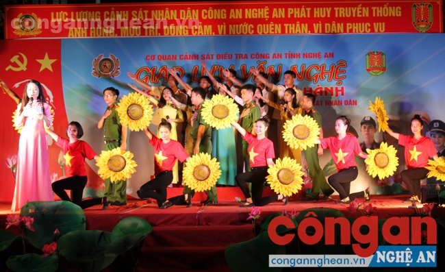 Tiết mục đồng ca của Hội phụ nữ, Chi đoàn Khối CQCSĐT 