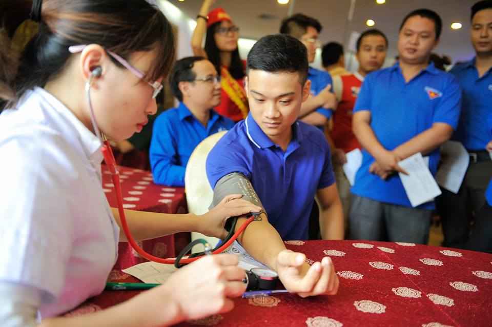 Đoàn viên thanh niên hiến máu