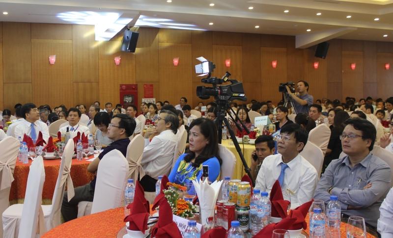 Đông đảo khách hàng tham dự buổi quay số