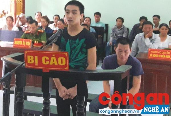 Bị cáo Lang Văn Tiến trước vành móng ngựa