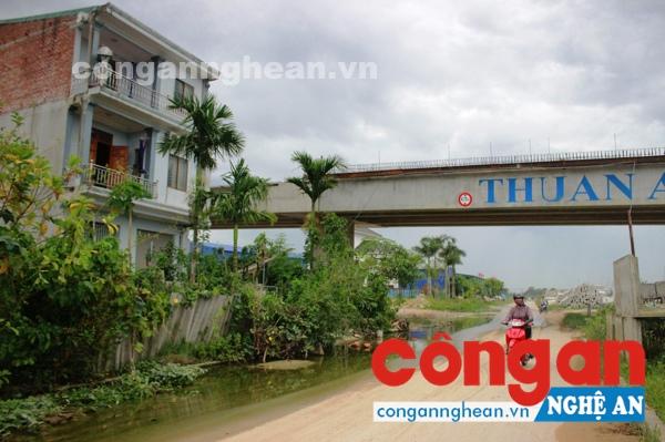 Thi công công trình đường Hưng Tây - TP Vinh làm ảnh hưởng hộ bà Châu ở phường Quán Bàu