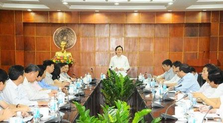 Bộ trưởng Bộ GD&ĐT Phùng Xuân Nhạ chủ trì buổi làm việc