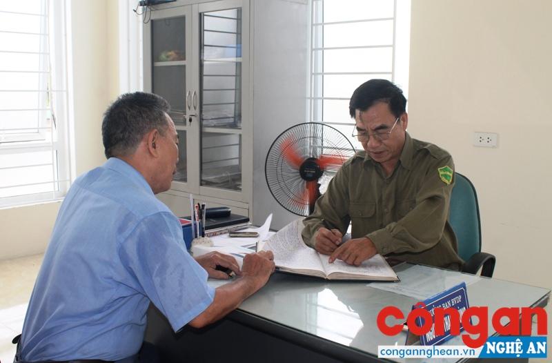 Với 10 năm là Trưởng ban Bảo vệ dân phố, ông Nguyễn Thanh Tùng đã có nhiều đóng góp trong công tác đảm bảo ANTT trên địa bàn
