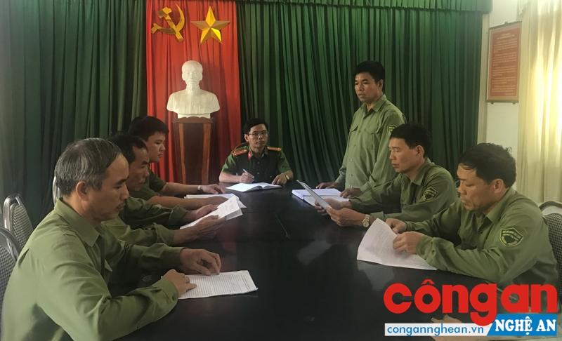 Công an phường và Ban Bảo vệ dân phố phường Thu Thuỷ họp bàn về công tác đảm bảo an ninh du lịch biển