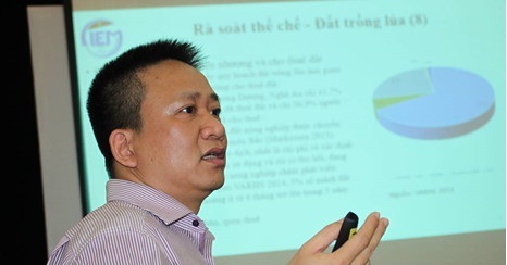 Theo ông Đặng Quang Vinh, khi đăng công bố nội dung đăng ký doanh nghiệp, các doanh nghiệp phải đóng lệ phí 300.000 đồng/lần là bất hợp lý.