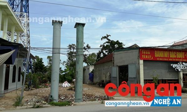 Sau 6 tháng thi công, dự án cầu vượt dành cho người đi bộ  tại ngã ba Yên Lý chỉ mới hoàn thành 2 trụ chính