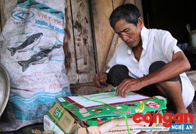 Cựu binh Lương Văn Xin phải đi nhặt, mua phế liệu bán lại để kiếm sống qua ngày