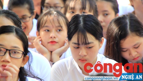 Học sinh Nghệ An trong lễ khai giảng năm học 2017-2018. Ảnh: Đình Hưng