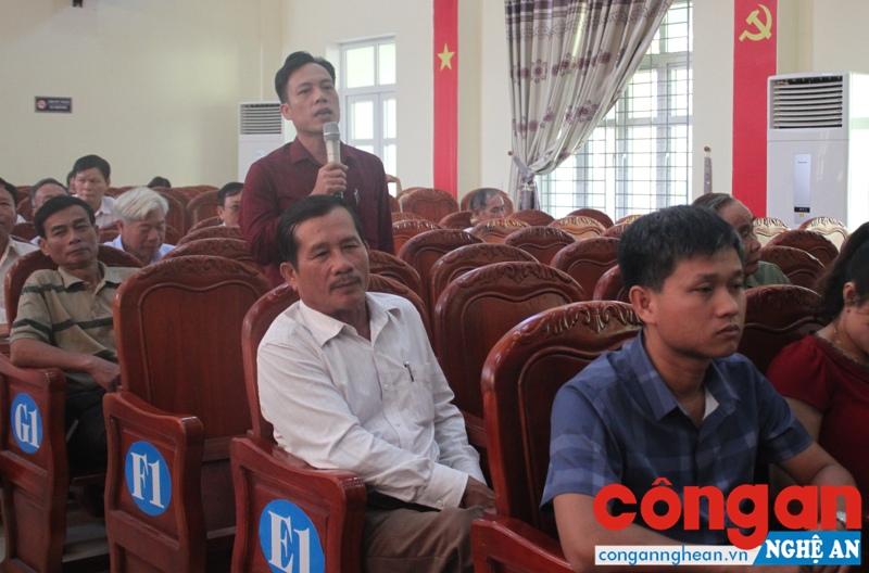 Người dân đóng góp ý kiến tại Diễn đàn