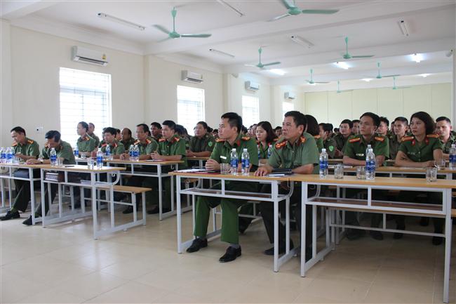 Các đại biểu tham dự khai giảng