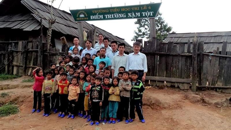 Thầy và trò Trường Tiểu học Tri Lễ 4 (Nguồn: internet)