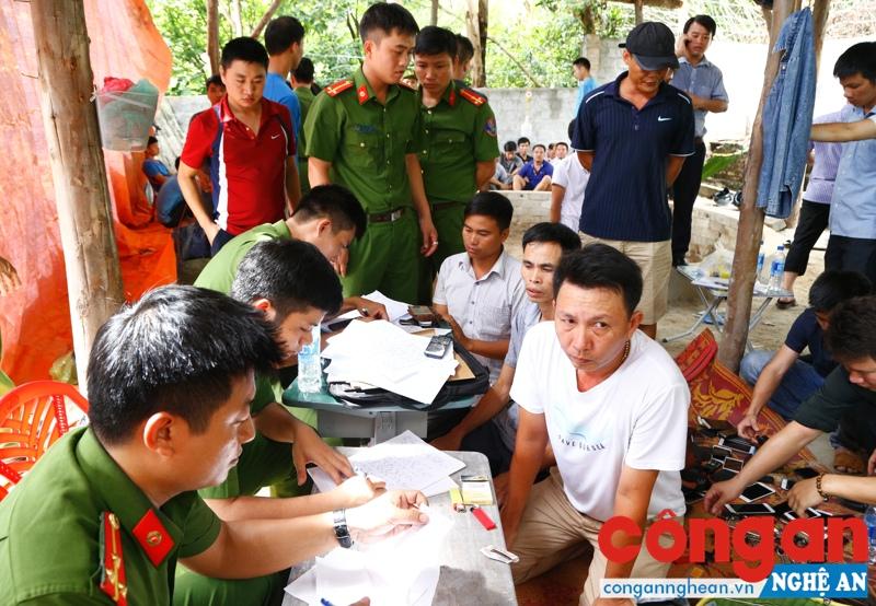 Phòng Cảnh sát Cơ động Công an tỉnh Hà Tĩnh và Công an TX Hồng Lĩnh triệt xóa ổ nhóm đánh bạc bằng hình thức đá gà