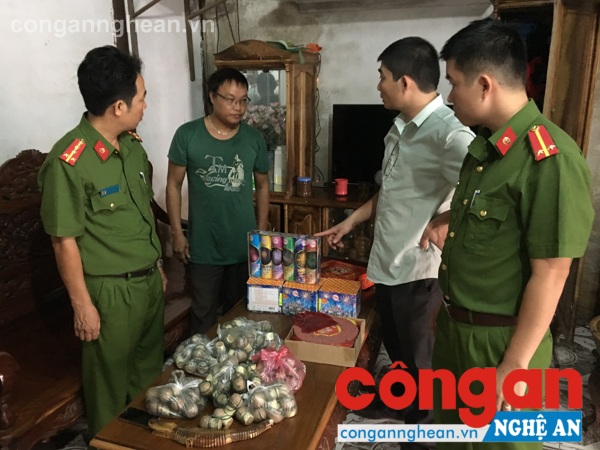 Kế hoạch ra quân đấu tranh các hành vi vi phạm về pháo sẽ tập trung vào tuyến, địa bàn trọng điểm (Trong ảnh: Công an phường Hòa Hiếu, TX Thái Hòa bắt vụ tàng trữ pháo dịp Tết 2017)