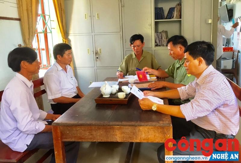 Công an xã Diễn Quảng phối hợp với các ban, ngành, đoàn thể đẩy mạnh tuyên truyền, vận động các tầng lớp nhân dân tham gia phong trào toàn dân bảo vệ an ninh Tổ quốc