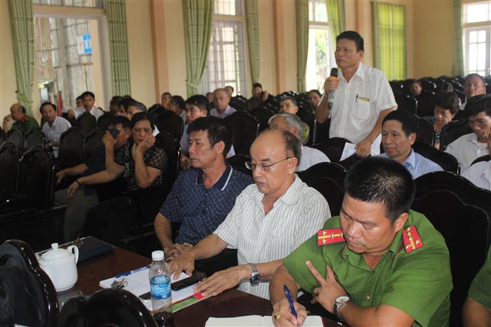 Quần chúng nhân dân phát biểu tại diễn đàn 