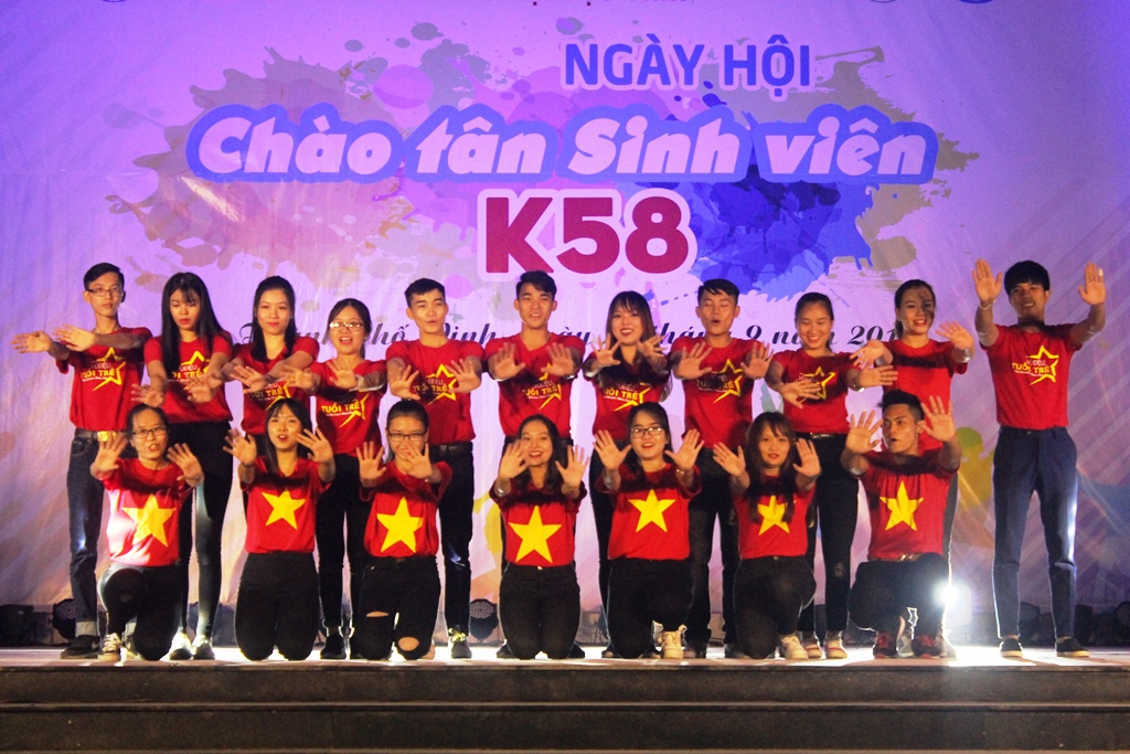 Màn biểu diễn với các ca khúc ca ngợi Tổ quốc 