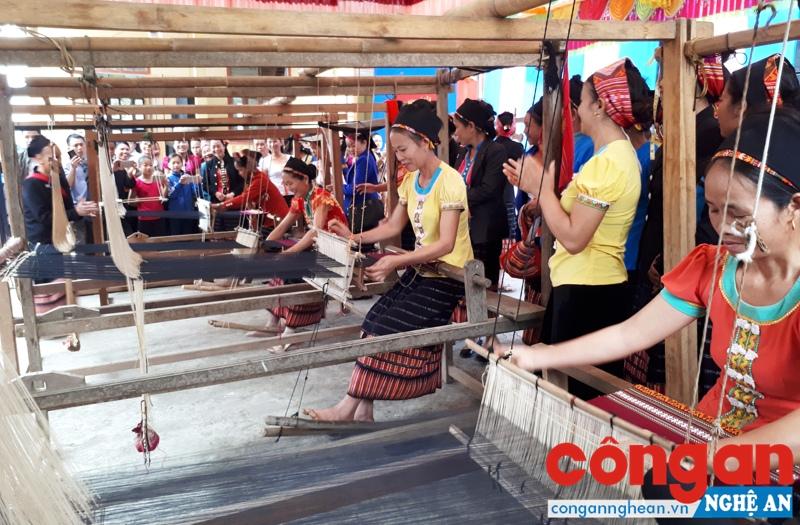 Hoạt động đào tạo và thi tay nghề truyền thống được tiến hành thường xuyên tại nhiều địa phương