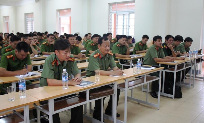 Các đại biểu và học viên dự lễ khai giảng