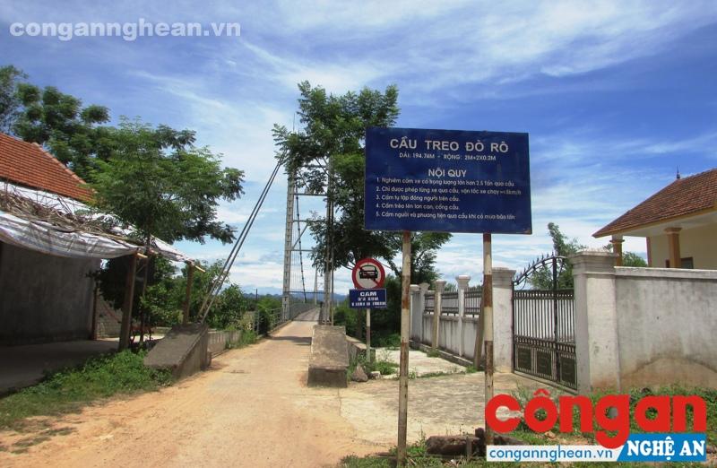 Cầu treo Đò Rô bắc qua sông Con nối nhiều xã thuộc huyện Tân Kỳ bị hư hỏng nghiêm trọng