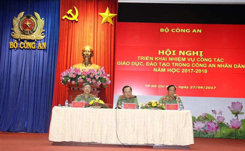 Thượng tướng Nguyễn Văn Thành, Thứ trưởng Bộ Công an; Thiếu tướng Nguyễn Văn Ly, Cục trưởng Cục Đào tạo; Thiếu tướng Đỗ Ngọc Cẩn, Phó Tổng cục trưởng Tổng cục Chính trị CAND chủ trì phiên thảo luận tại Hội nghị.